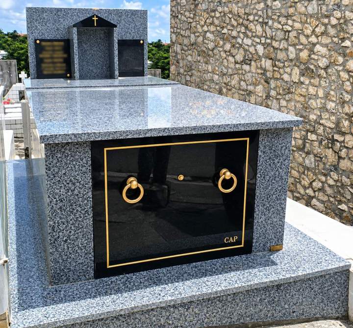 Aménagement et restauration de sépulture familiale