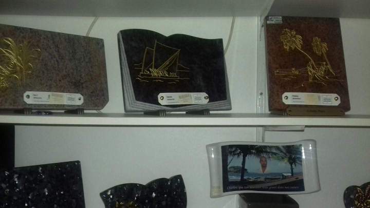 Large choix plaques funéraires Martinique