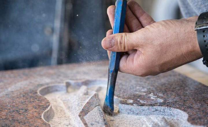 Inscription de messages éternels dans la matière